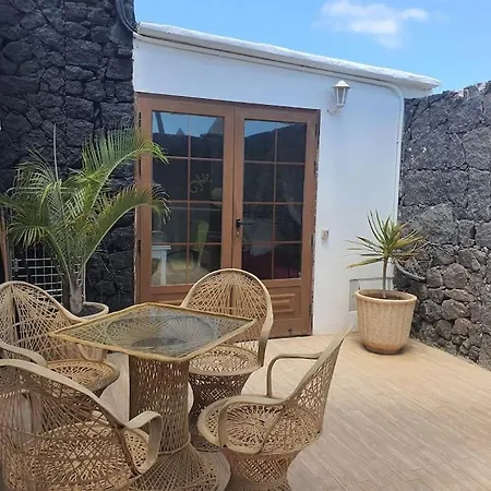 La Graciosa By Rentaholidayslanzarote Appartamento *